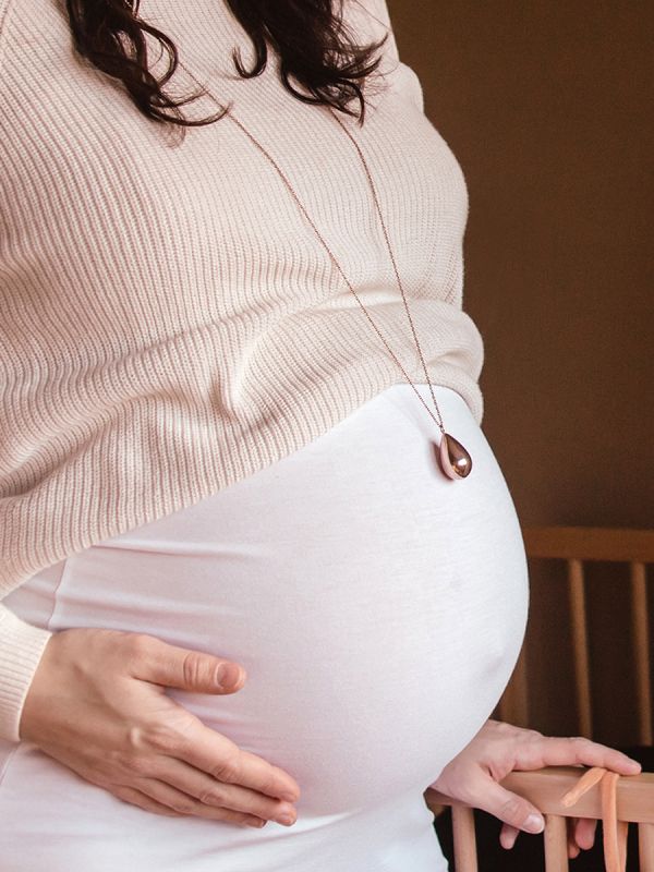 Proud MaMa bolakoru on kaunis helistinkoru odottavalle äidille. Korun sisällä on pieni ksylofoni. Korun maaginen ääni rauhoittaa lasta kohdussa ja myöhemmin kohdun ulkopuolella.