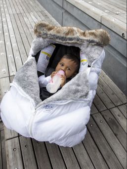 Car Seat Cocoon sujautettava päällinen turvakaukaloon, white