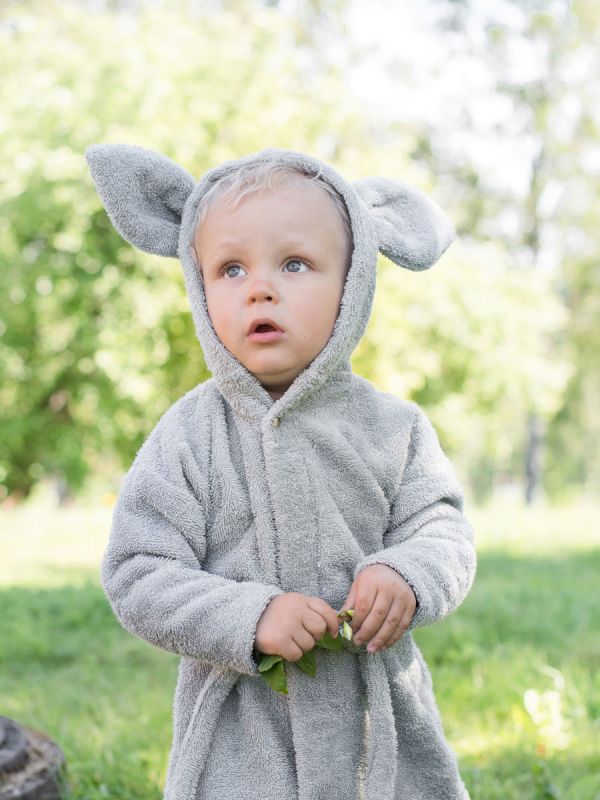 Super pehmeä ja ylellinen Summerville kylpytakki, jossa on suloiset pupunkorvat.