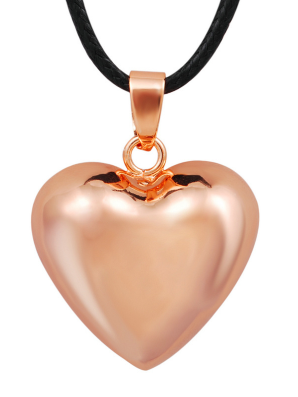 Bola koru on kaunis helistinkoru odottavalle äidille. Korun sisällä on pieni ksylofoni. Korun maaginen ääni rauhoittaa lasta kohdussa ja myöhemmin kohdun ulkopuolella.