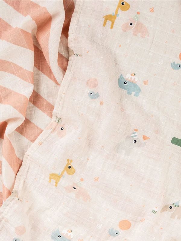 Done by Deer Burp Cloth 2-Pack Celebration – Harsoliina vauvalle, pehmeä puuvillaharsosetti 65x65 cm