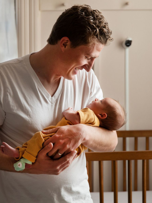 Owlet Cam Video baby monitor. Näe ja kuulle vauvasi milloin tahansa! Owlet cam on videoitkuhälytin joka lähettää HD-laatuista videokuvaa turvallisen langattoman verkon välityksellä helposti ja vaivattomasti.