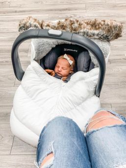 Car Seat Cocoon sujautettava päällinen turvakaukaloon, white