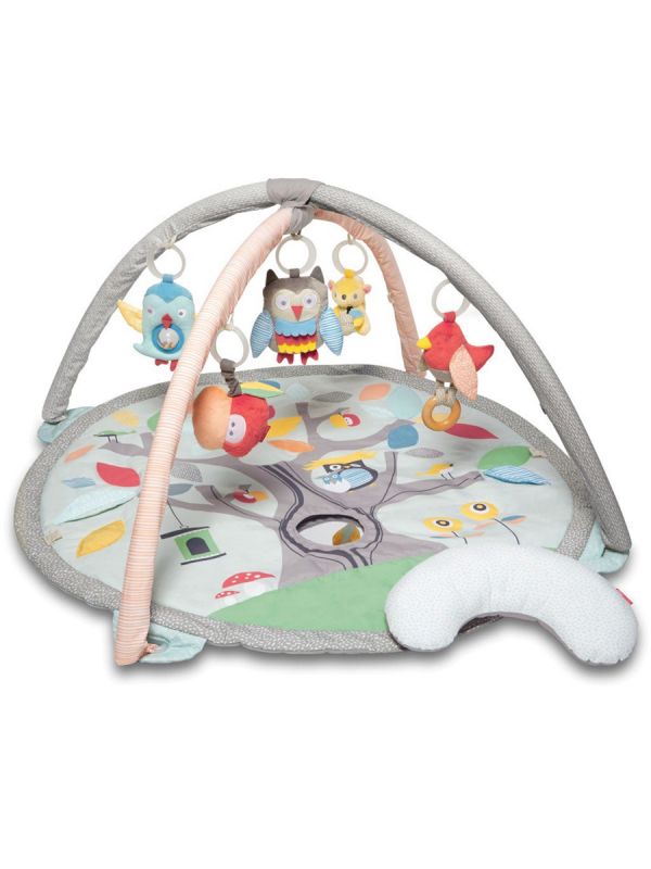 Leikkikaari sisältää 17 aktiviteettia, jotka tukevat lapsen kehitystä ja oppimista. Viisi roikkuvaa lelua, johon lapsi pystyy helposti tarttumaan. Leikkimattoon on upotettu vauvaturvallinen pehmeä peili ja muita yllätyksiä. Leikkikaari on helppo koota, asennuksessa kestää vain 2-4 minuuttia.