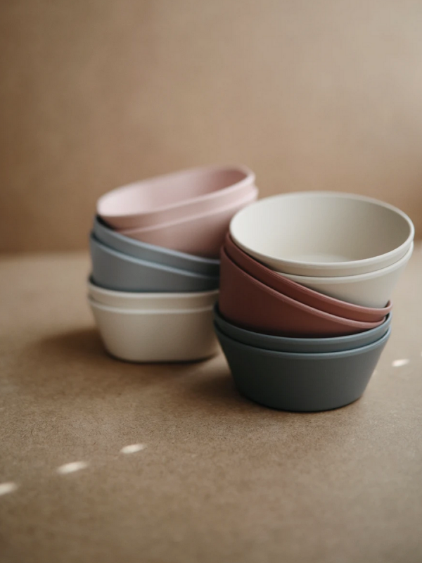 Mushie lapsen polypropyleenimuoviset kipot, 2-pack. Kipot voi kuumentaa mikroaaltouunissa ja pestä astianpesukoneessa. Kaunista, helppoa ja vaivatonta ruokailua.