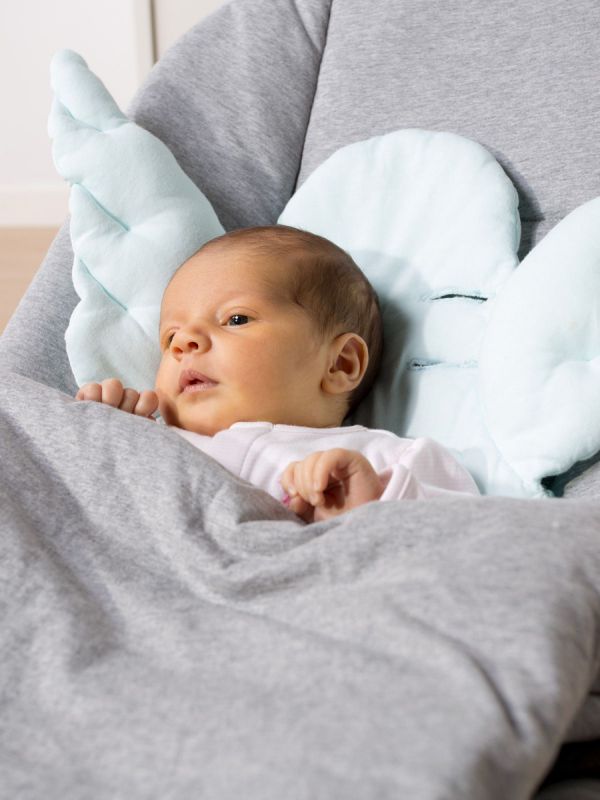 Childhome pehmeä ja ergonominen sitteri vauvallesi. Kaunis sitteri jota saat säädettyä moneen eri asentoon. Pestävä päällinen.
