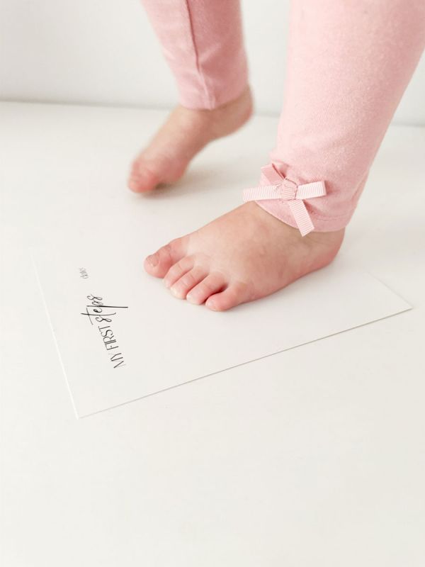 My First Steps musteeton jalanjälkipakkaus – muistoksi vauvakirjaan