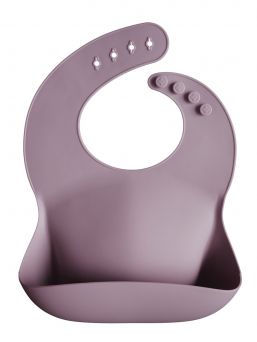 Mushie silikoninen ruokalappu on klassinen ja ajaton. Helppo puhdistaa ja voit rullata sen mukaan matkalle.