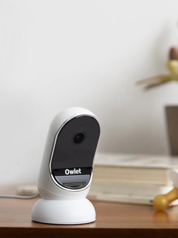 Owlet Cam Video baby monitor. Näe ja kuulle vauvasi milloin tahansa! Owlet cam on videoitkuhälytin joka lähettää HD-laatuista videokuvaa turvallisen langattoman verkon välityksellä helposti ja vaivattomasti.