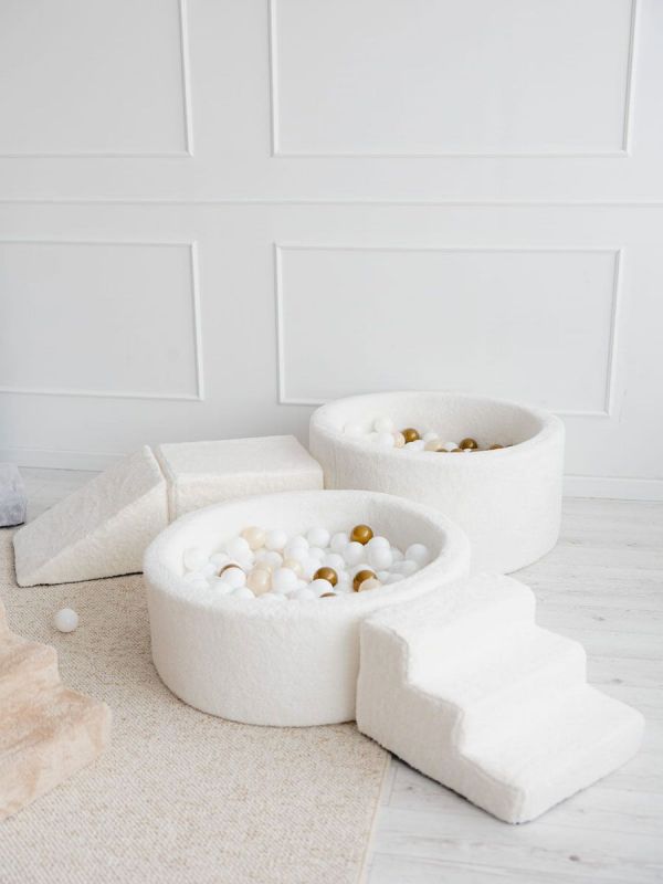 Pehmustettu pallomeri, leikkialusta, liukumäki ja portaat - Ecru