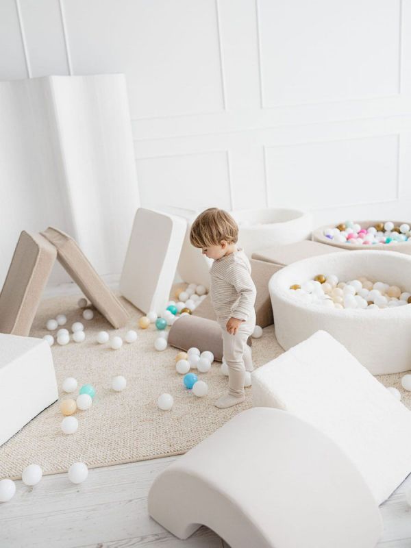 Pehmustettu pallomeri, leikkialusta, liukumäki ja portaat - Teddy Beige
