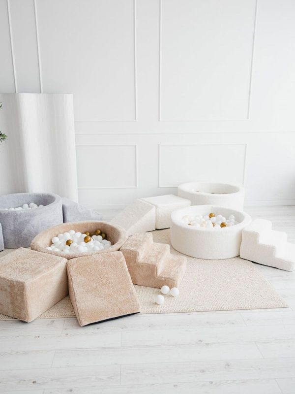 Pehmustettu pallomeri, leikkialusta, liukumäki ja portaat - Teddy Beige