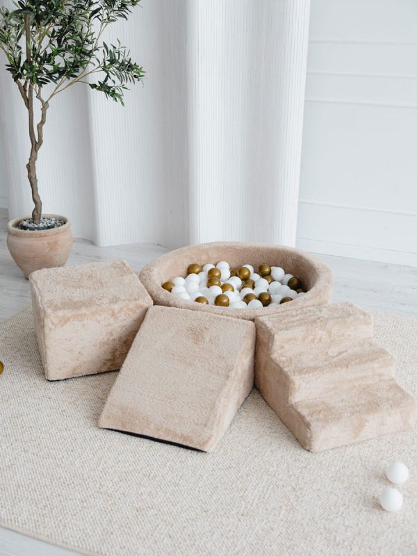 Pehmustettu pallomeri, leikkialusta, liukumäki ja portaat - Teddy Beige