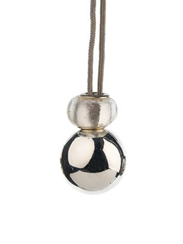 Bola koru on kaunis helistinkoru odottavalle äidille. Korun sisällä on pieni ksylofoni. Korun maaginen ääni rauhoittaa lasta kohdussa ja myöhemmin kohdun ulkopuolella.