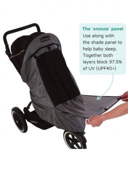 SnoozeShade Plus Deluxe vaunun pimennysverhon avulla lapsesi saa hyvät päiväunet reissun päällä rattaissa ja verho suojaa myös lastasi auringon UV-säteiltä.
