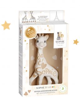 Suloinen Sophie By Me -malliston kirahvi on turvallinen suosikkilelu vauvalle. Sophie kirahvi aktivoi vauvasi kaikkia aisteja jo kolmen kuukauden iästä lähtien. Toimitetaan lahjalaatikossa.