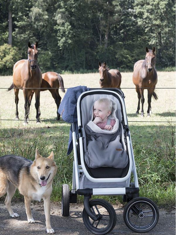 Baby´s Only kesälämpöpussi. Babys Only kevyempi versio suositusta talviajan lämpöpussista. Kevyempi versio sopii täydellisesti kevät - ja syysilmoihin. Suomen kesä on monesti varsinkin iltaisin hyvin viileä, kevyt lämpöpussi sopii näihin viileisiin iltoihin pitämään vauvaa lämpöisenä.