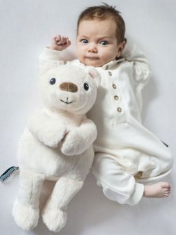 Pehmeä suloisuus, Whisbear kohina nalle, The Humming Bear auttaa lasta nukahtamaan pinkin kohinaäänen avulla. Kohina nallessa on CRYsensor - itkusensori jonka avulla laite havaitsee vauvan itkun, ääntelyn ja liikehtimisen ja käynnistää kohina äänen uudelleen.