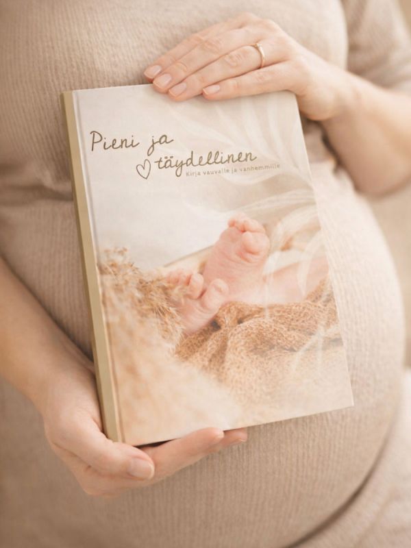 Vauvakirja – Pieni ja täydellinen täytettävä vauvakirja muistoille