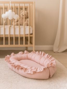 Vauvan pesä röyhelöillä – Pehmeä ja turvallinen babynest vastasyntyneelle, rosa