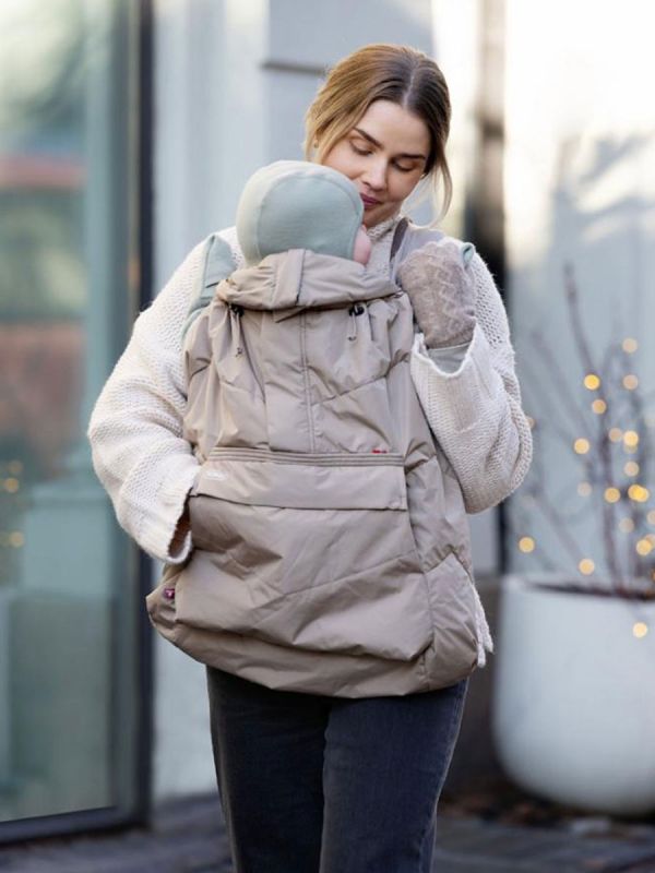 Voksi Carrier Cover – Kantorepun lämmin tuulisuoja vauvalle, Dark Sand