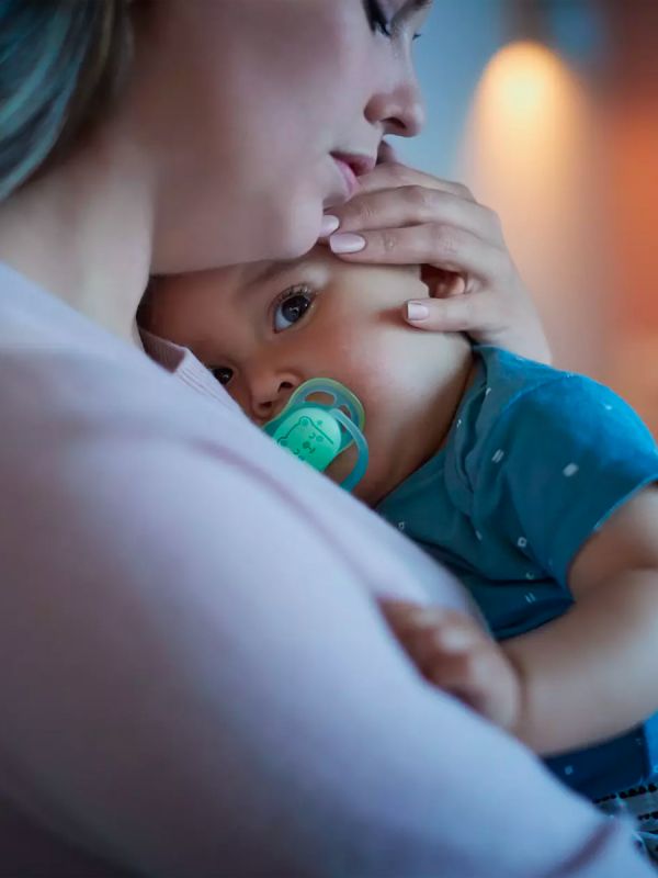 Philips Avent Night Ultra Air pimeässä hohtava yötutti on suunniteltu vauvoille siten, että yötutti ei hankaa lapsen suupielen ihoa ja vähentää näin ihoärsytystä. Tutin suojuksessa on neljä suurta ilma-aukkoa, jotka takaavat, että vauvan iho pysyy mahdollisimman kuivana.