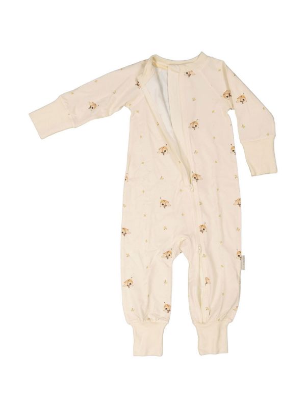 GEGGAMOJA yhteistyössä Mrs Mighetto Vauvan yopuku pehmeintä bambua ja printti Mrs Mighettolta. Pyjamassa on kaksisuuntainen vetoketju, joka helpottaa vaipanvaihtoa ja leveät mukavat hihansuut.