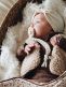 LOVEissue Natural tuttinauha vauvalle. Hollannissa käsityönä valmistettu kaunis ja ylellinen tuttinauha, joka on kuvissakin täydellisen kaunis asuste.