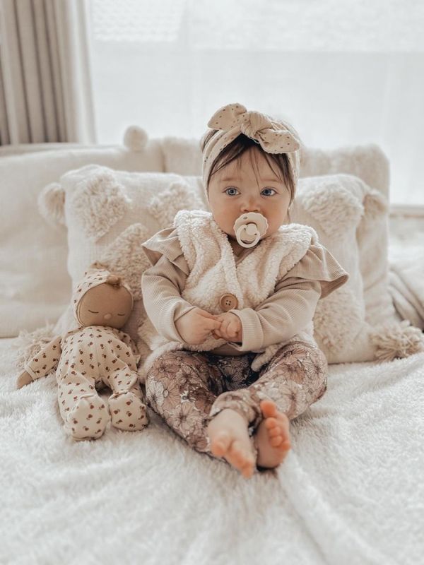 Babystyling Ruffle body Rib Sand