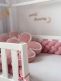 Bouclé Palmikko reunasuoja pinnasänkyyn ja juniorisänkyyn - Pink
