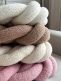 Bouclé Palmikko reunasuoja pinnasänkyyn ja juniorisänkyyn - Light Beige