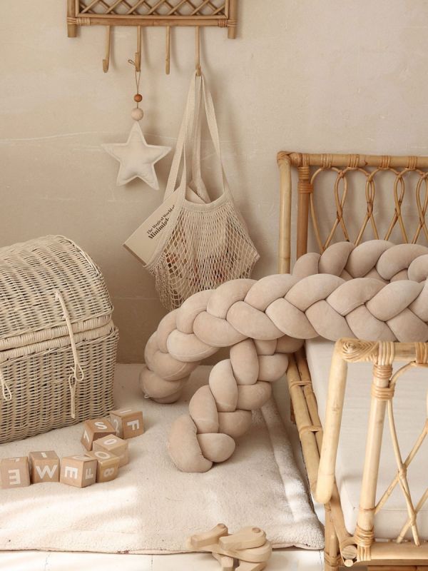 Pinnasängyn palmikko reunapehmuste – käsintehty, Velvet Beige