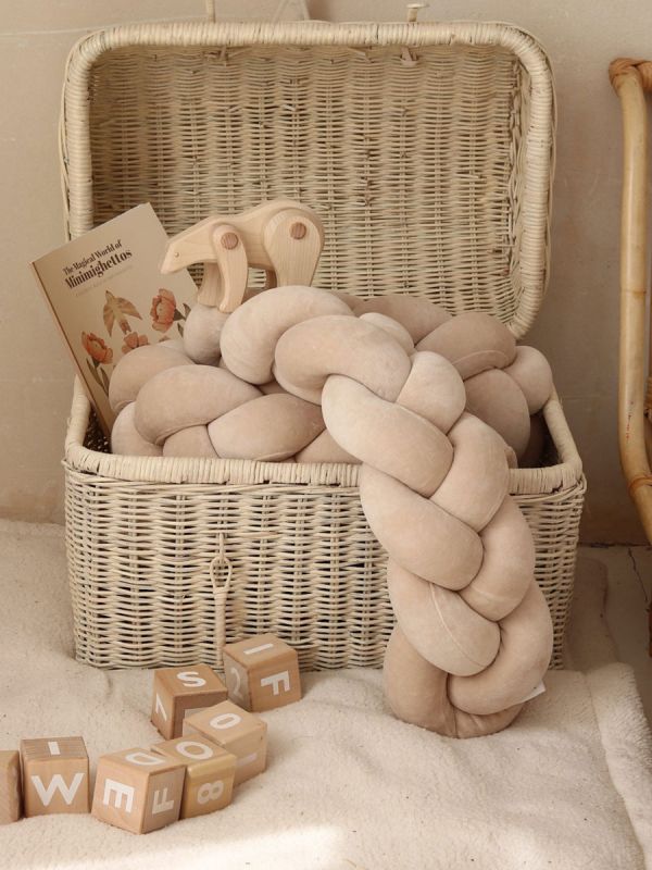 Pinnasängyn palmikko reunapehmuste – käsintehty, Velvet Beige