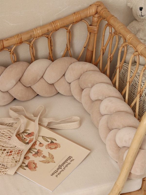 Pinnasängyn palmikko reunapehmuste – käsintehty, Velvet Beige