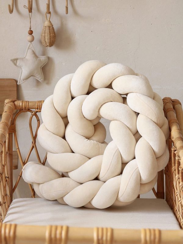 Pinnasängyn palmikko reunapehmuste – käsintehty, Velvet Cream