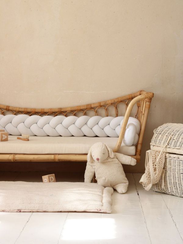 Pinnasängyn palmikko reunapehmuste – käsintehty, Velvet White