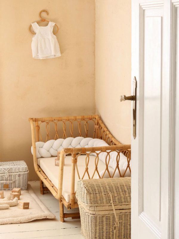 Pinnasängyn palmikko reunapehmuste – käsintehty, Velvet White